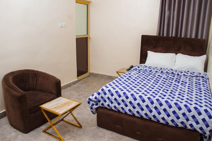 Room 3 of 20
