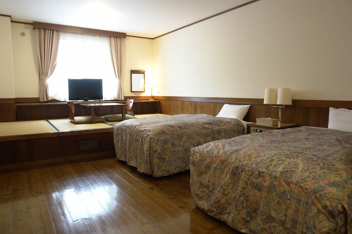 Room 13 of 35