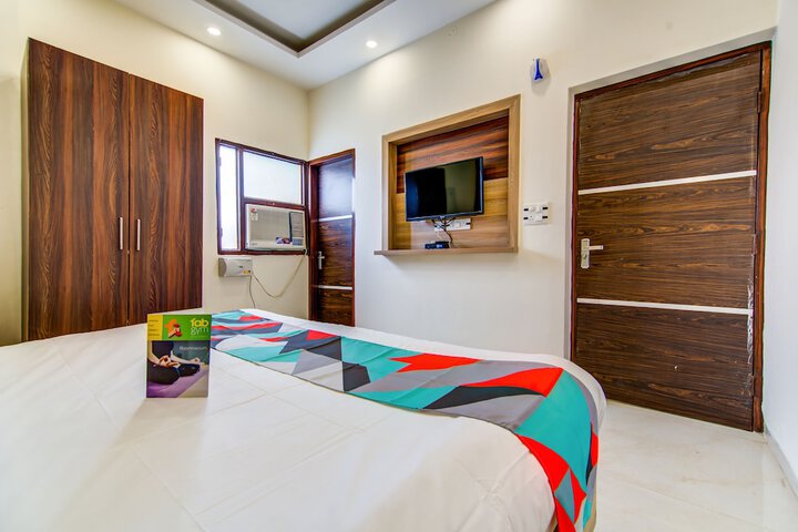 Room 5 of 20