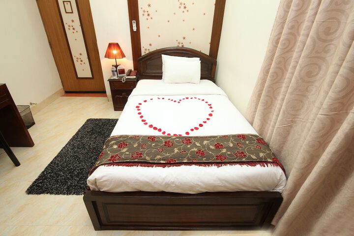Room 12 of 25
