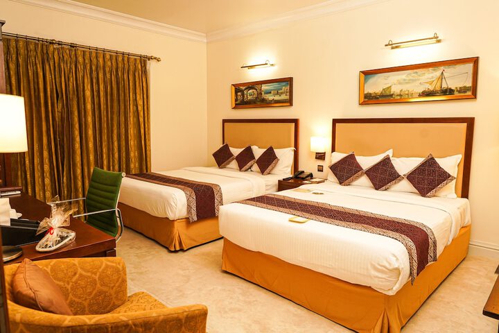 Room 32 of 84