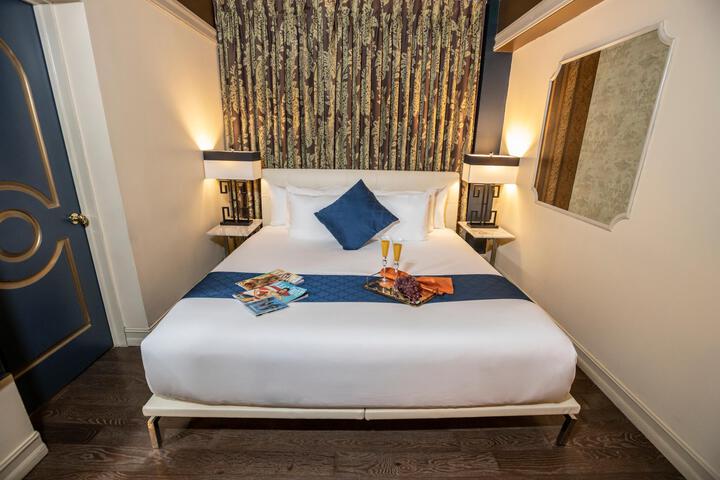 Classic Queen Bed (11 of 55)