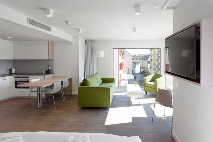 Room 9 of 32