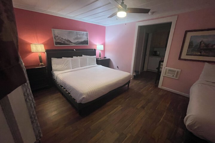 Room 25 of 68