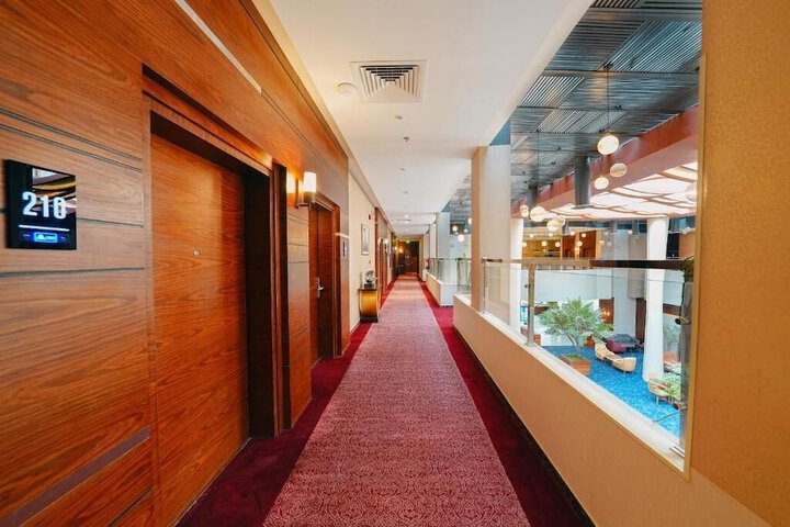 Ballroom/Hall 14 of 18