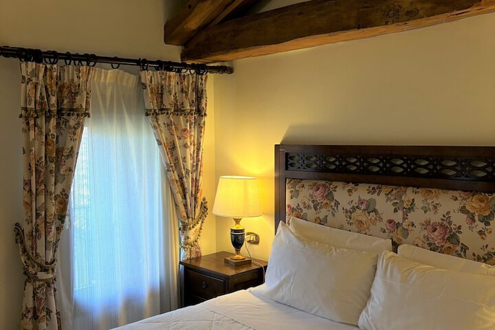 Room 47 of 177