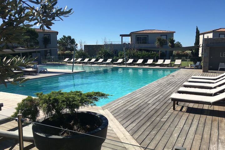 Pool 2 of 4