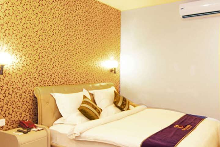Room 10 of 34