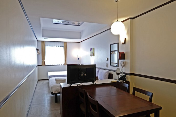 Room 3 of 49