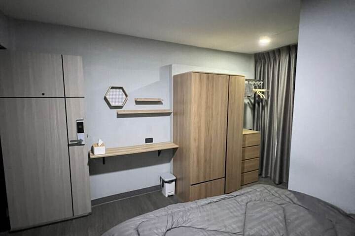 Room 13 of 38