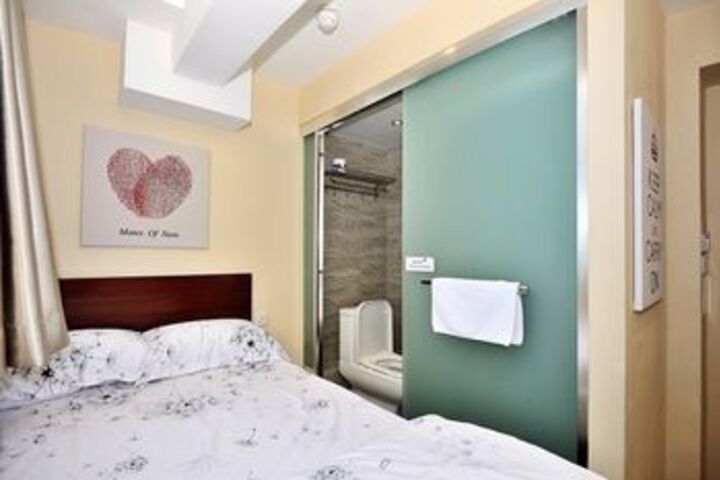 Room 76 of 93