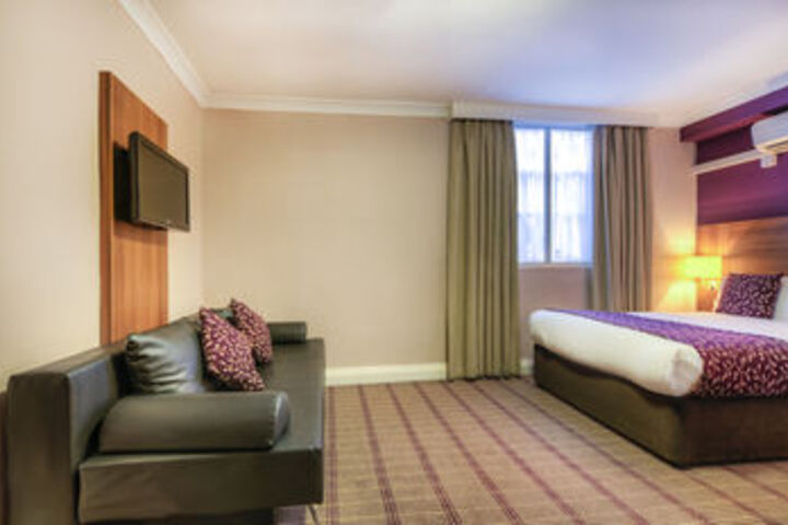 Room 13 of 28