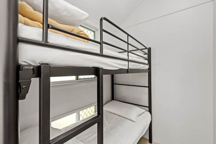 Room 7 of 65