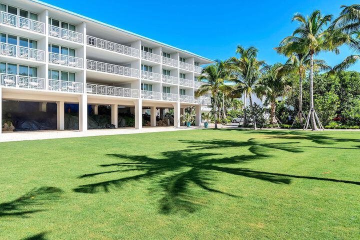 Hotel Exterior 88 of 89