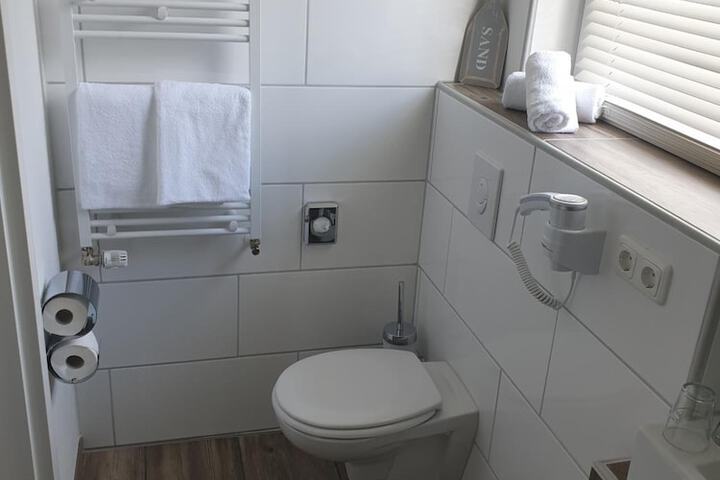 Room 32 of 49