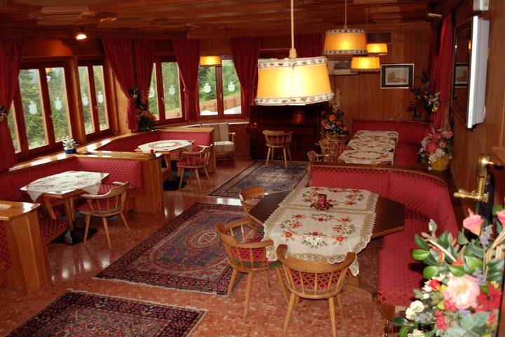 Dining Photos