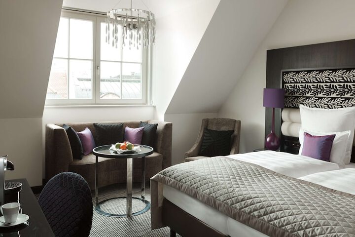 Room 21 of 72