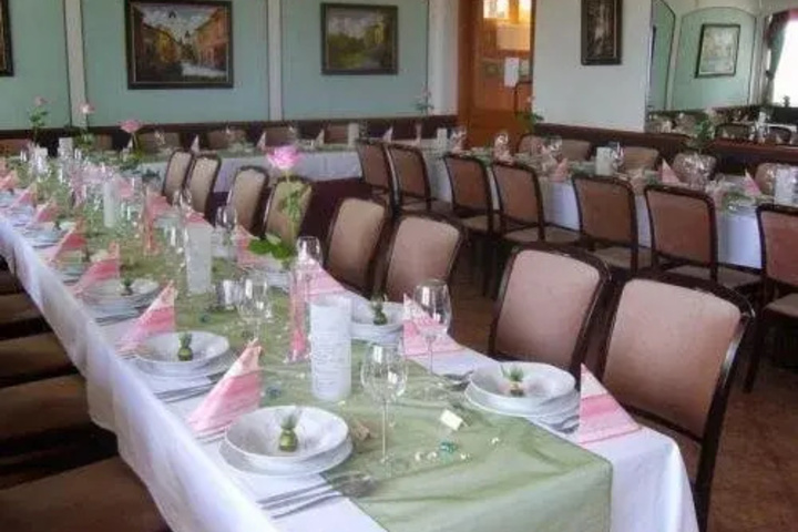 Dining 9 of 10