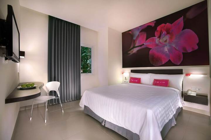 Room 9 of 18