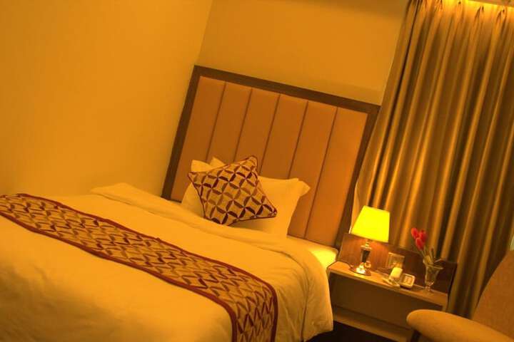 Room 10 of 39