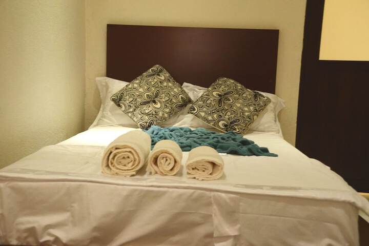 Room 7 of 12