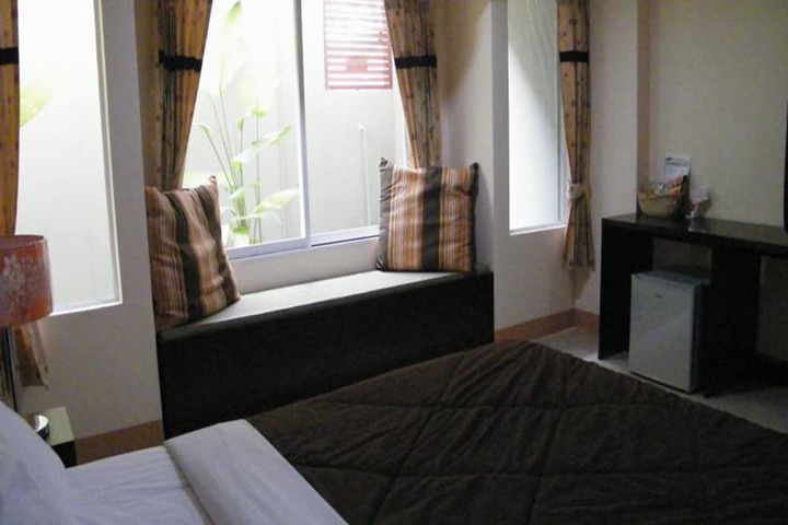 Room 11 of 26