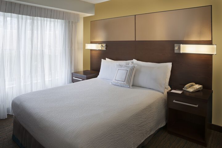 Studio 1 Queen Bed and 1 Sofa Bed (6 of 12)