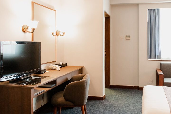 Room 8 of 30