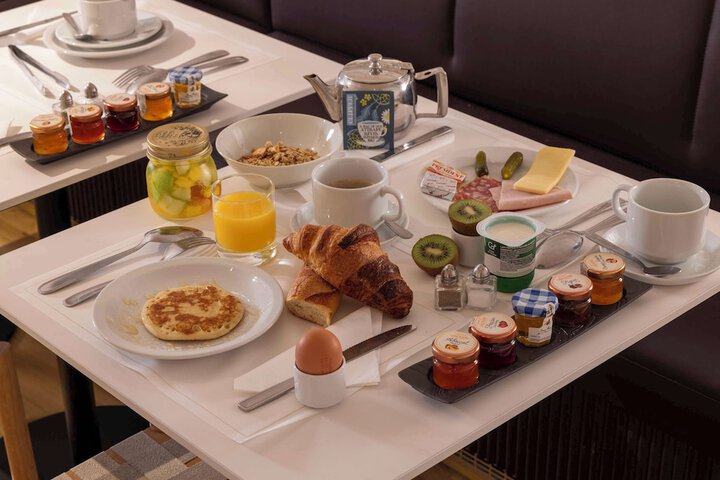 Breakfast/Coffee Service 90 of 103