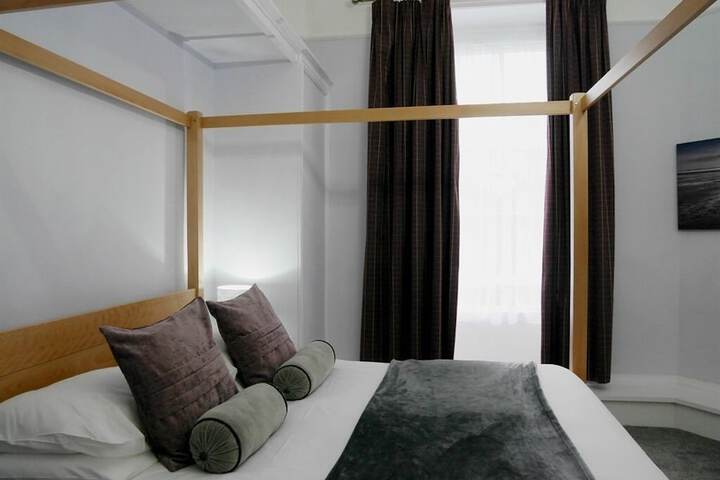 Room 9 of 39