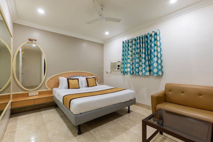 Room 12 of 34