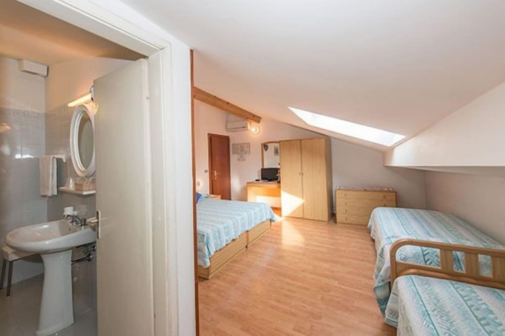 Room 7 of 46