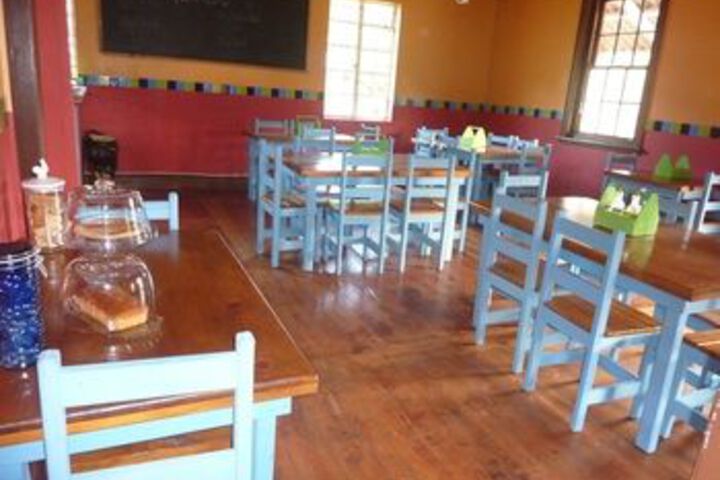Dining 2 of 8