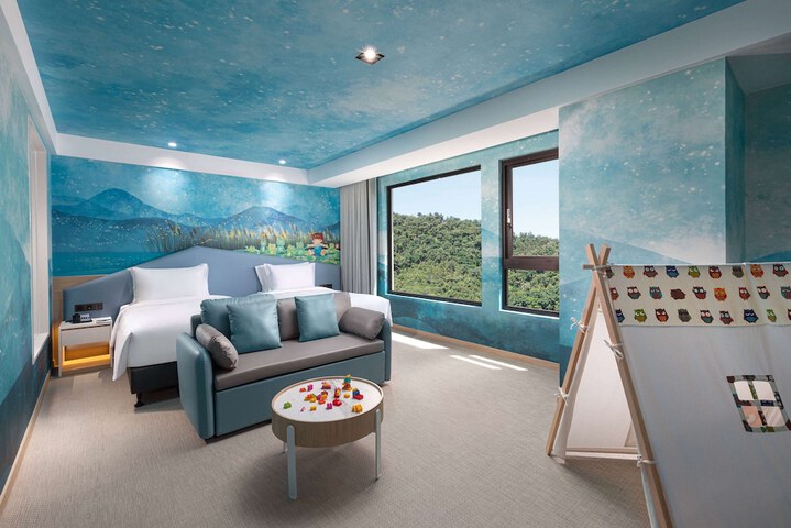 Room 43 of 83