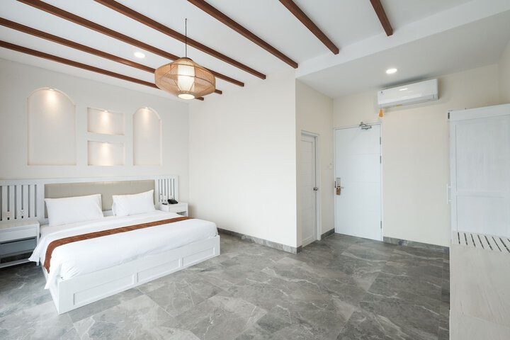 Room 6 of 44