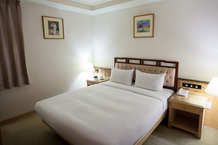 Room 19 of 39