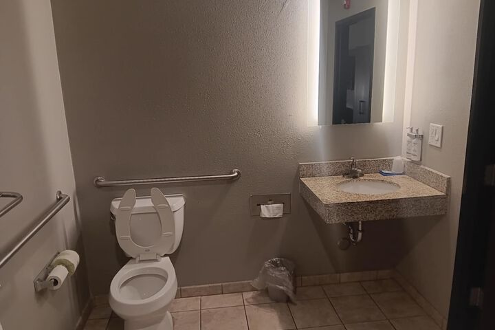 Room 33 of 60