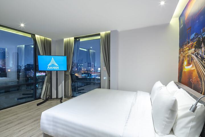 Room 13 of 42