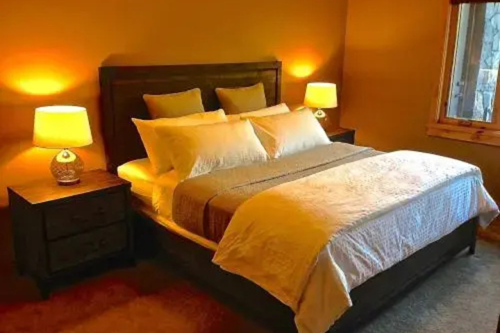 Room 2 of 8