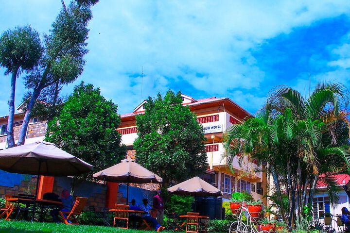 Hotel Exterior 39 of 43