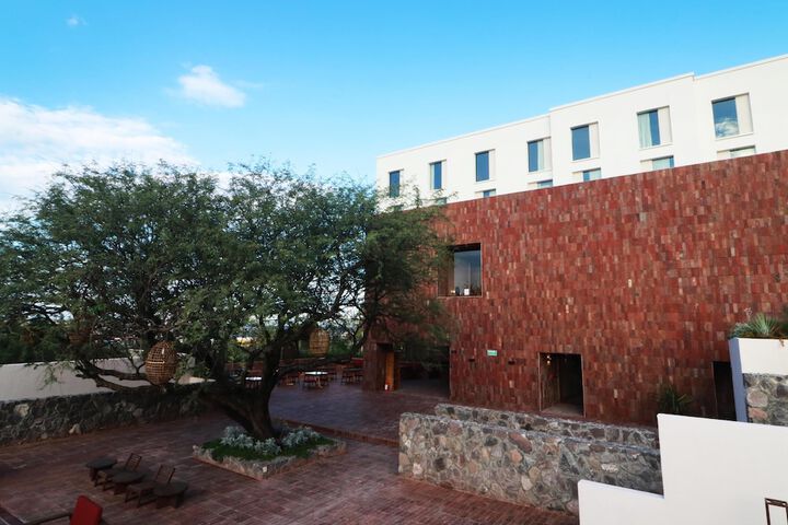 Hotel Exterior 115 of 137