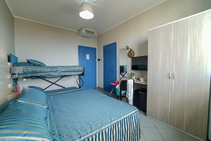 Room 12 of 65