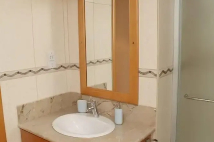 Room 8 of 16
