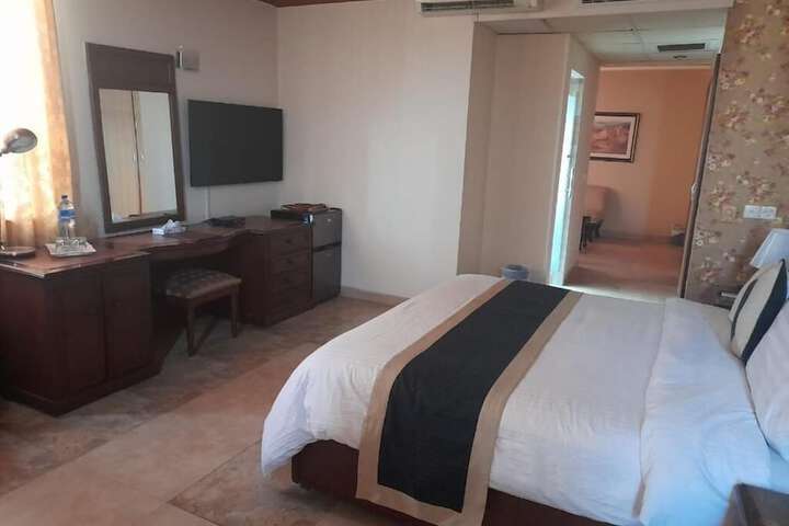 Room 6 of 20