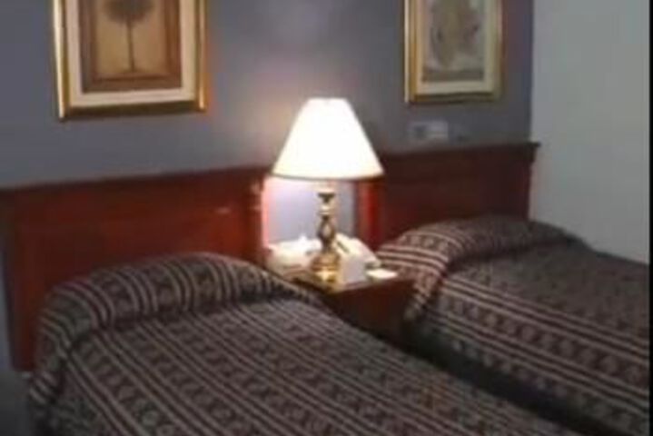 Room 15 of 28