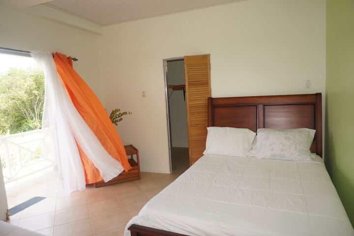 Room 4 of 27