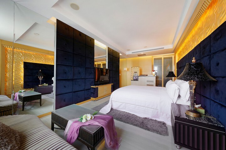 Room 28 of 40