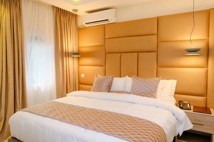 Room 14 of 28