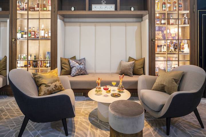 Lounge 56 of 80