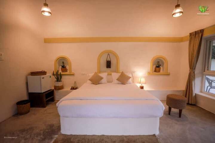Room 10 of 18